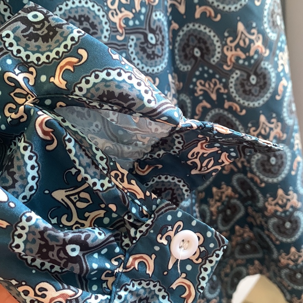 Long sleeved pullover button up - Picture 4 of 4